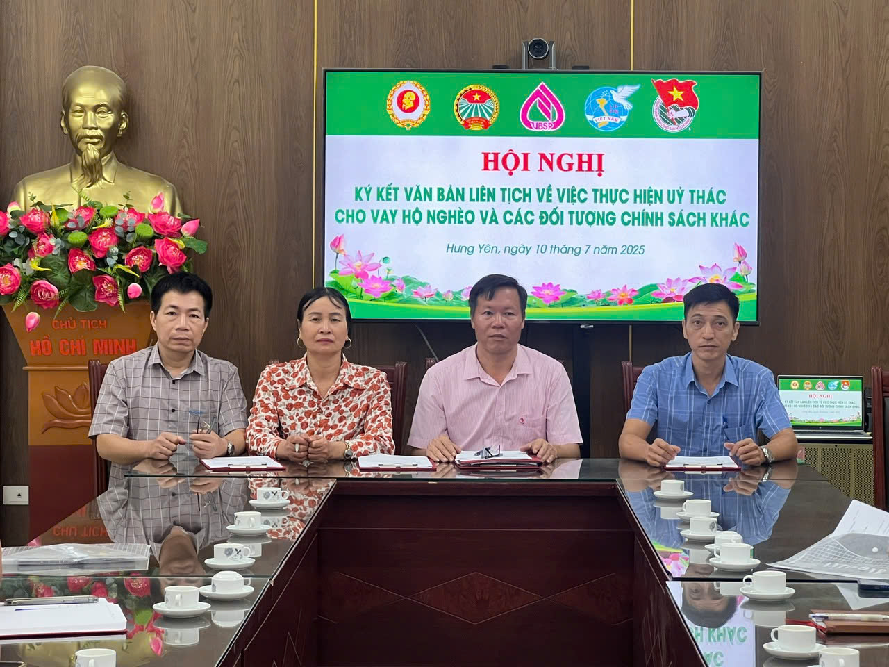 Phòng giao dịch Ngân hàng Chính sách xã hội Ân Thi: Tổ chức hội nghị ký kết Hợp đồng ủy thác về việc thực hiện ủy thác cho vay hộ nghèo và các đối tượng chính sách khác