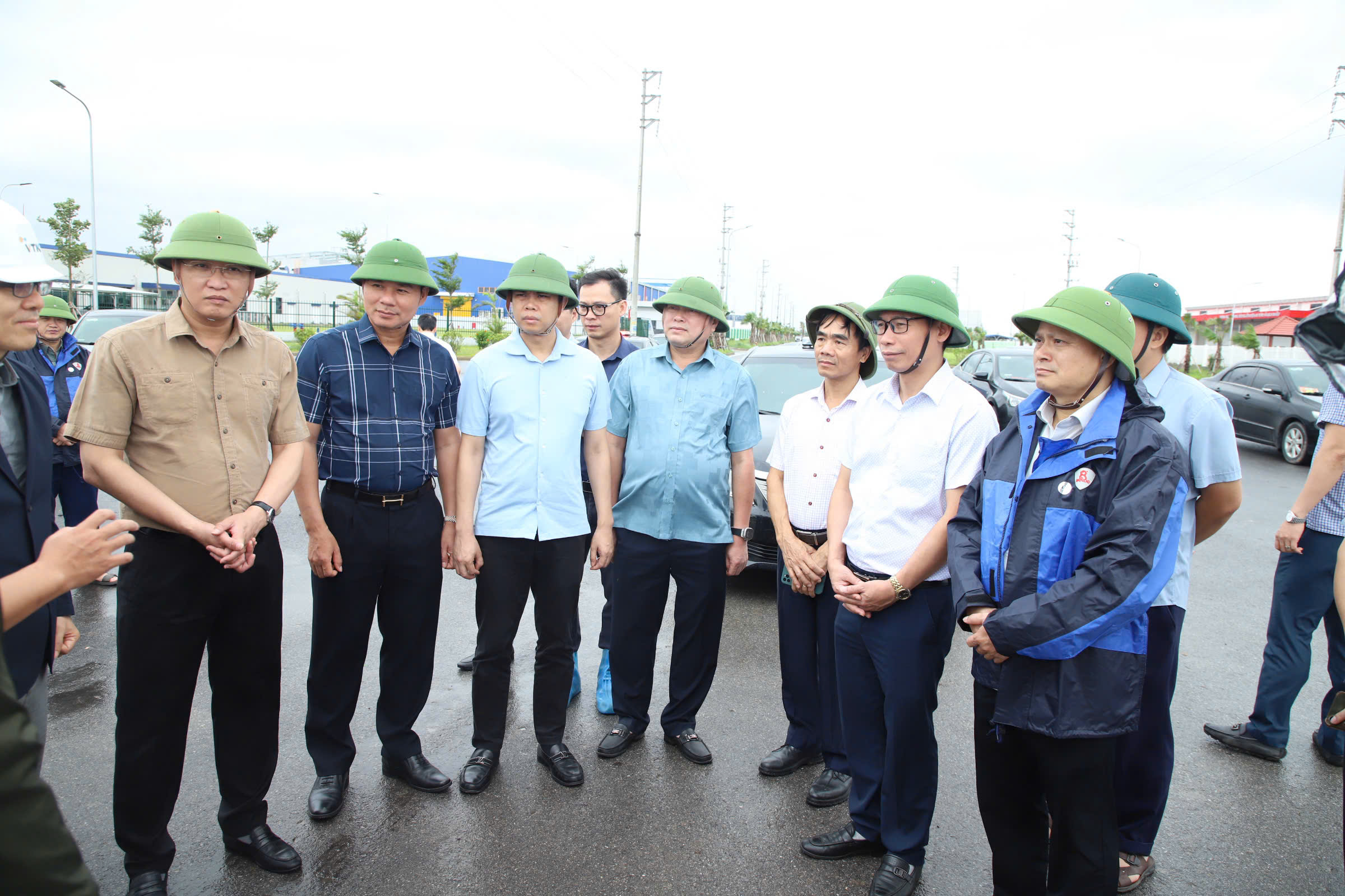 Đồng chí Bí thư Tỉnh Uỷ Nguyễn Hữu Nghĩa kiểm tra, chỉ đạo công tác ứng phó với bão số 3 tại số khu công nghiệp trên địa bàn