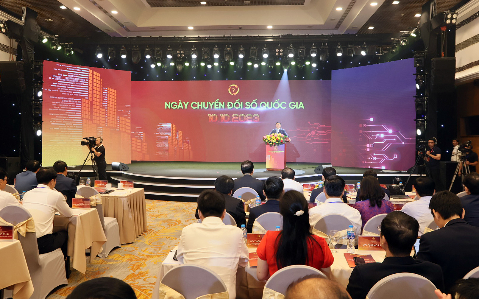 Thủ tướng Phạm Minh Chính: Chuyển đổi số phải được thực hiện một cách tổng thể, xuyên suốt, toàn diện, bao trùm, liên thông nhưng có trọng tâm trọng điểm