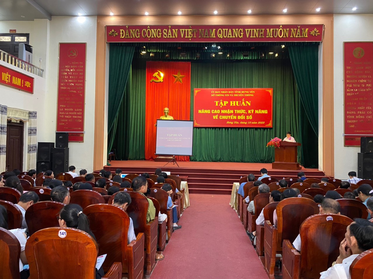 Huyện Ân Thi: Tập huấn nâng cao nhận thức, kỹ năng về Chuyển đổi số