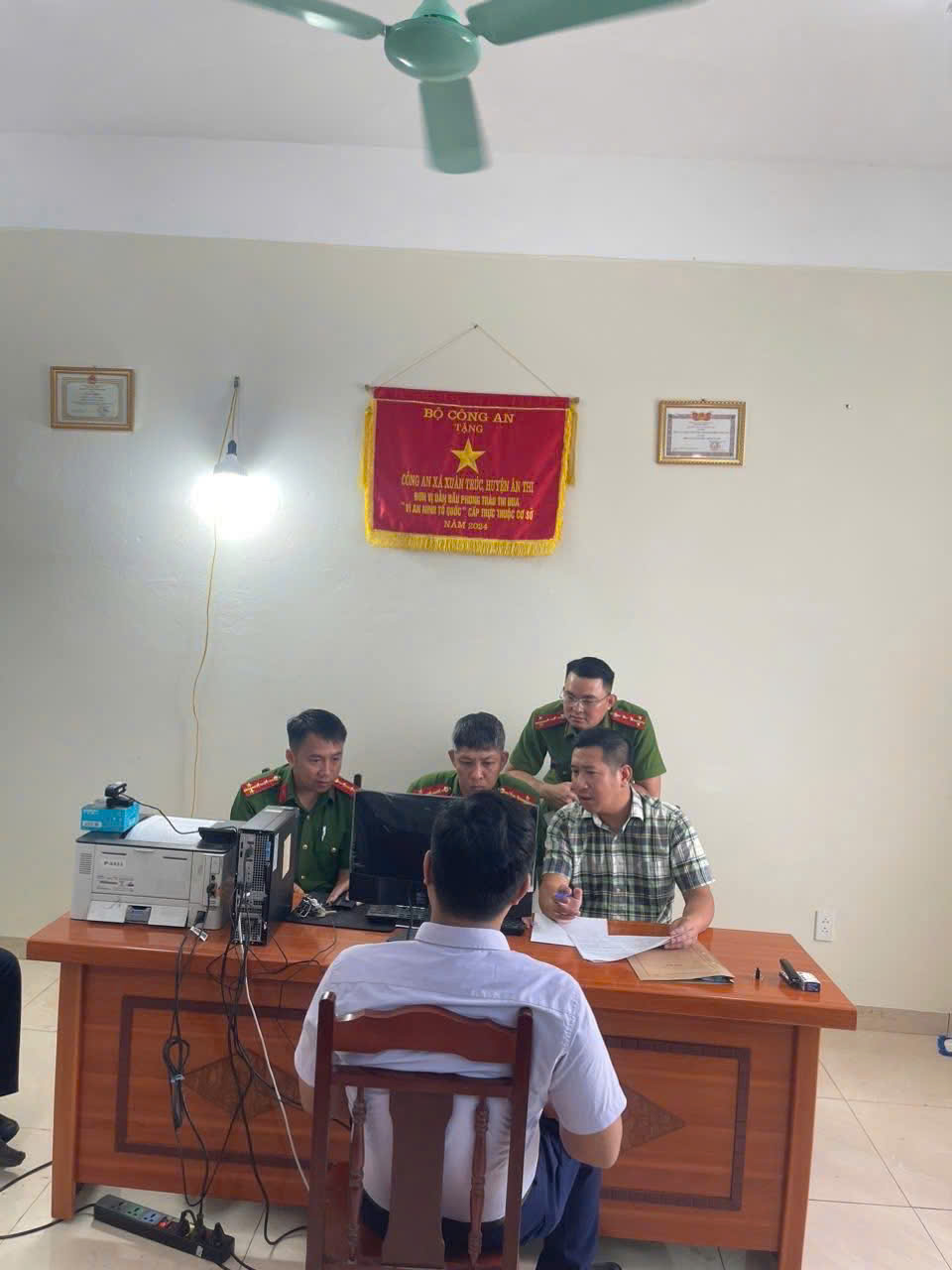 Xã Xuân Trúc triển khai cấp đổi Thẻ đảng viên theo quy định mới
