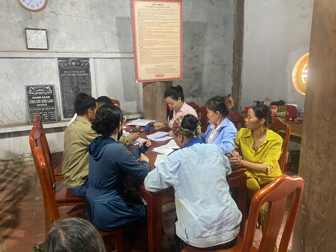 PHÒNG GIAO DỊCH NGÂN HÀNG CHÍNH SÁCH XÃ HỘI ÂN THI TỔ CHỨC ĐỐI CHIẾU PHÂN LOẠI NỢ ĐẾN TỪNG HỘ VAY TRÊN ĐỊA BÀN  XÃ XUÂN TRÚC