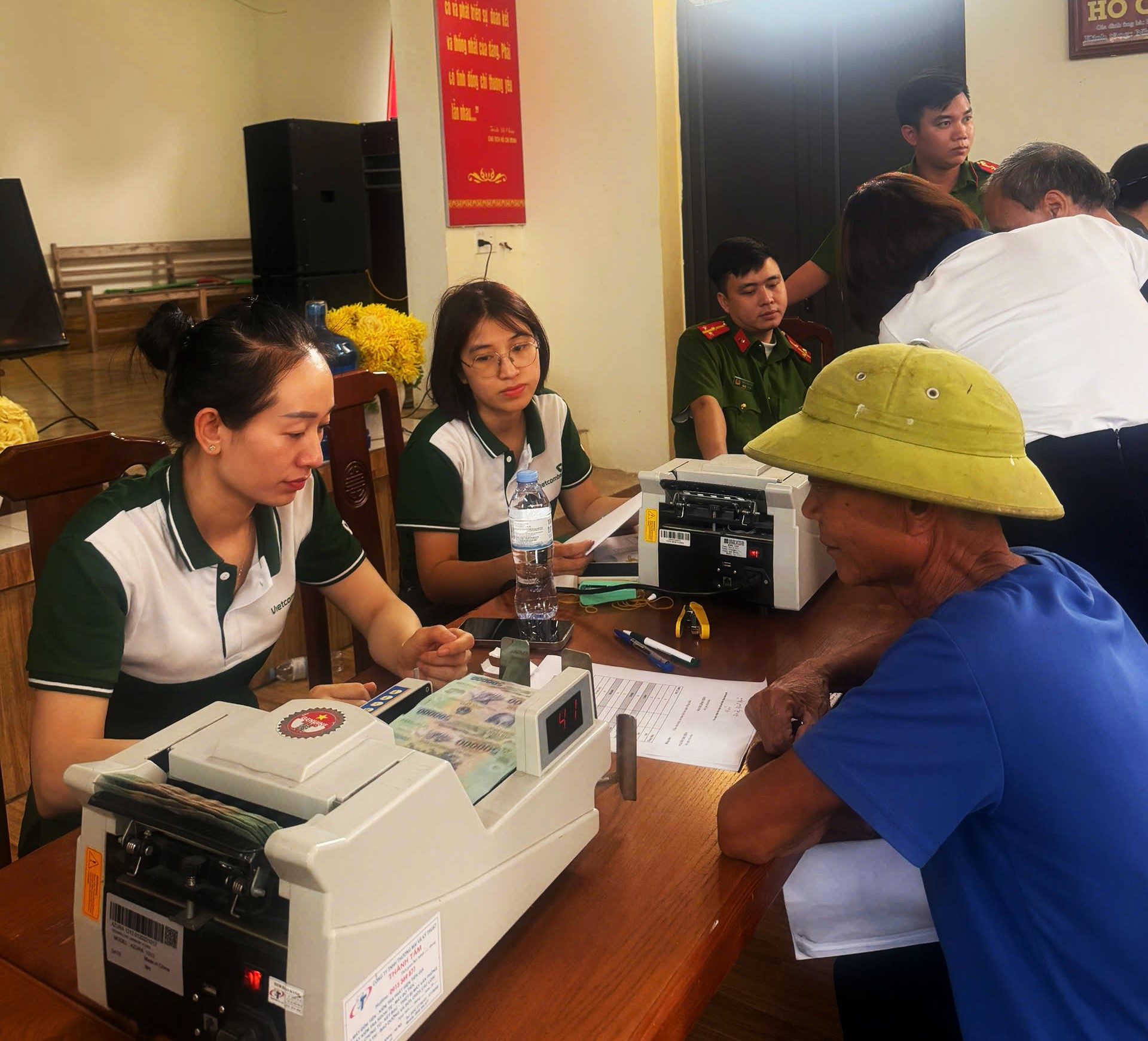 Chi trả tiền bồi thường, hỗ trợ giải phóng mặt bằng Dự án Khu công nghiệp Thổ Hoàng