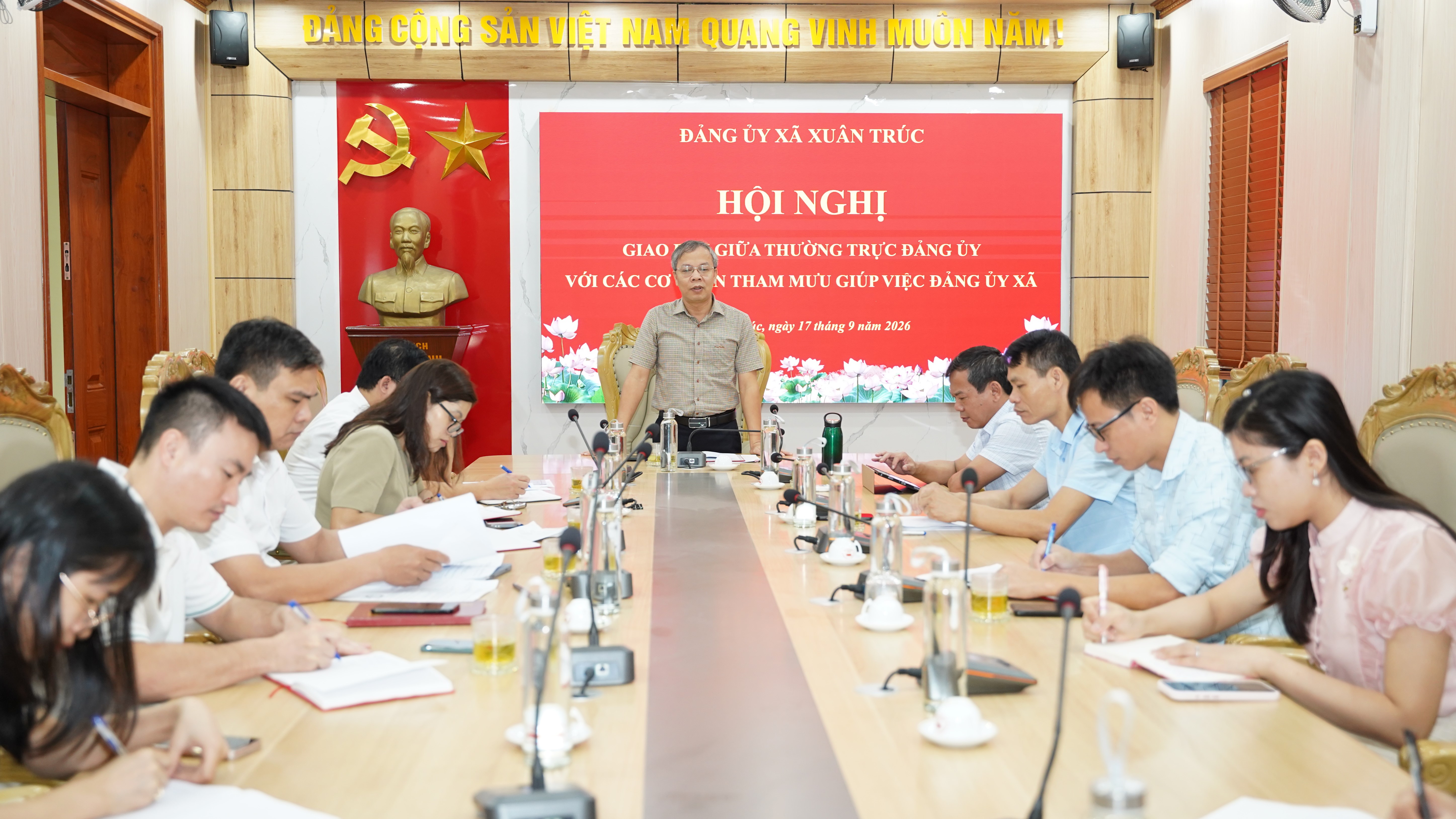 HỘI NGHỊ GIAO BAN GIỮA THƯỜNG TRỰC ĐẢNG ỦY VỚI CÁC CƠ QUAN THAM MƯU, GIÚP VIỆC ĐẢNG ỦY XÃ XUÂN TRÚC