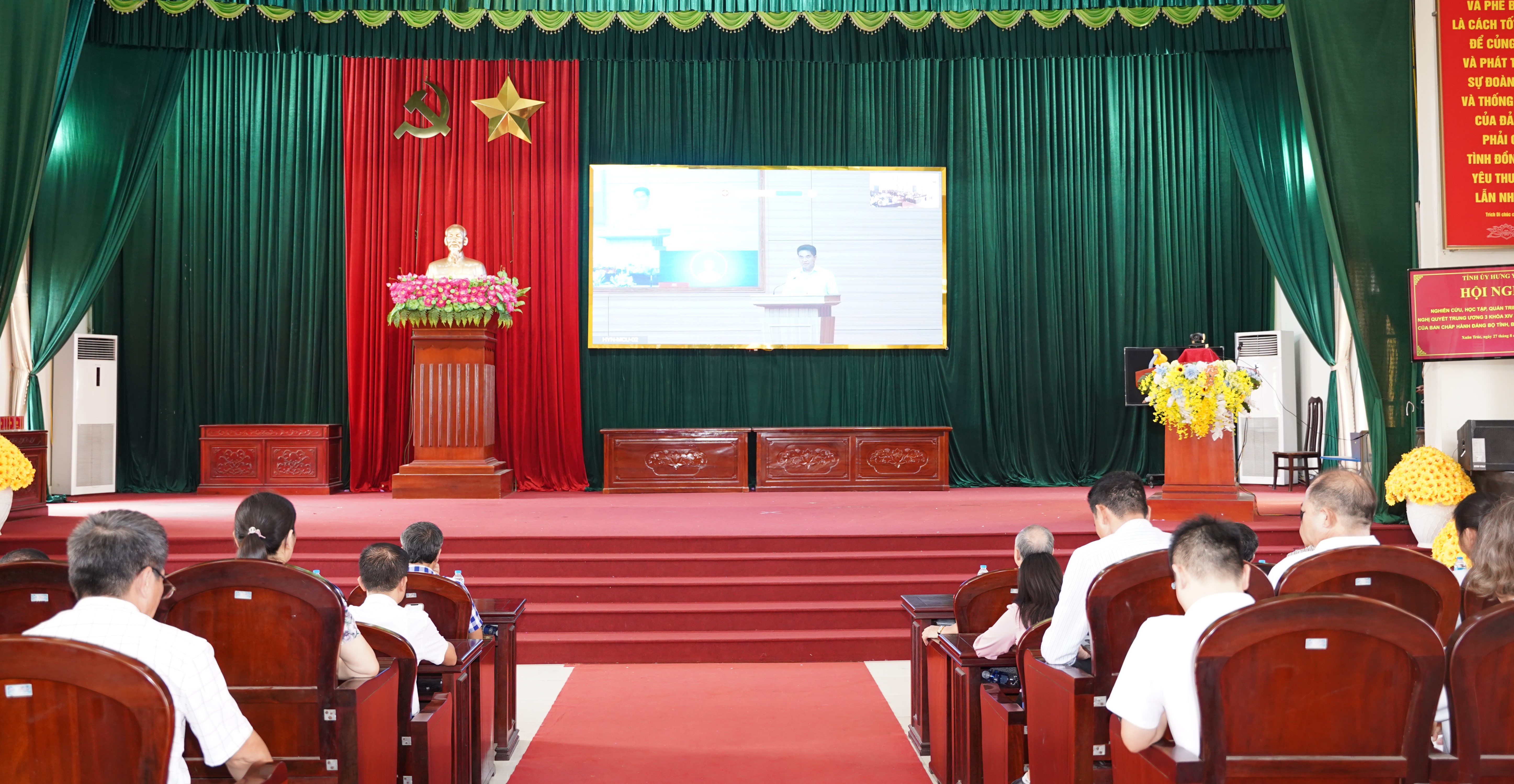 Xã Xuân Trúc tham dự Hội nghị nghiên cứu, học tập, quán triệt, triển khai thực hiện một số nghị quyết quan trọng của Trung ương và của tỉnh
