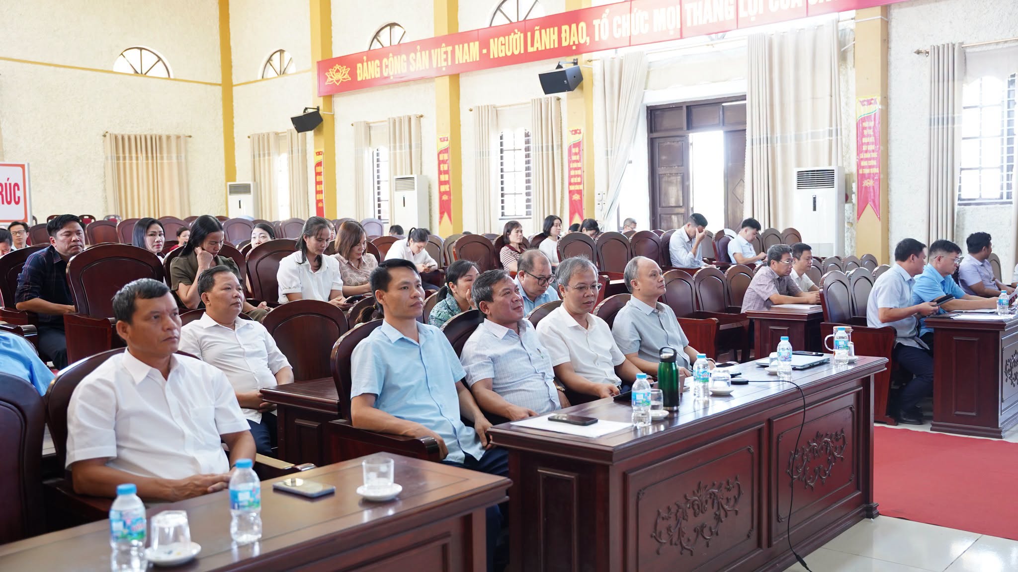 XUÂN TRÚC THAM DỰ HỘI NGHỊ TOÀN QUỐC NGHIÊN CỨU, HỌC TẬP, QUÁN TRIỆT VÀ TRIỂN KHAI THỰC HIỆN MỘT SỐ NGHỊ QUYẾT, CHỈ THỊ CỦA BỘ CHÍNH TRỊ
