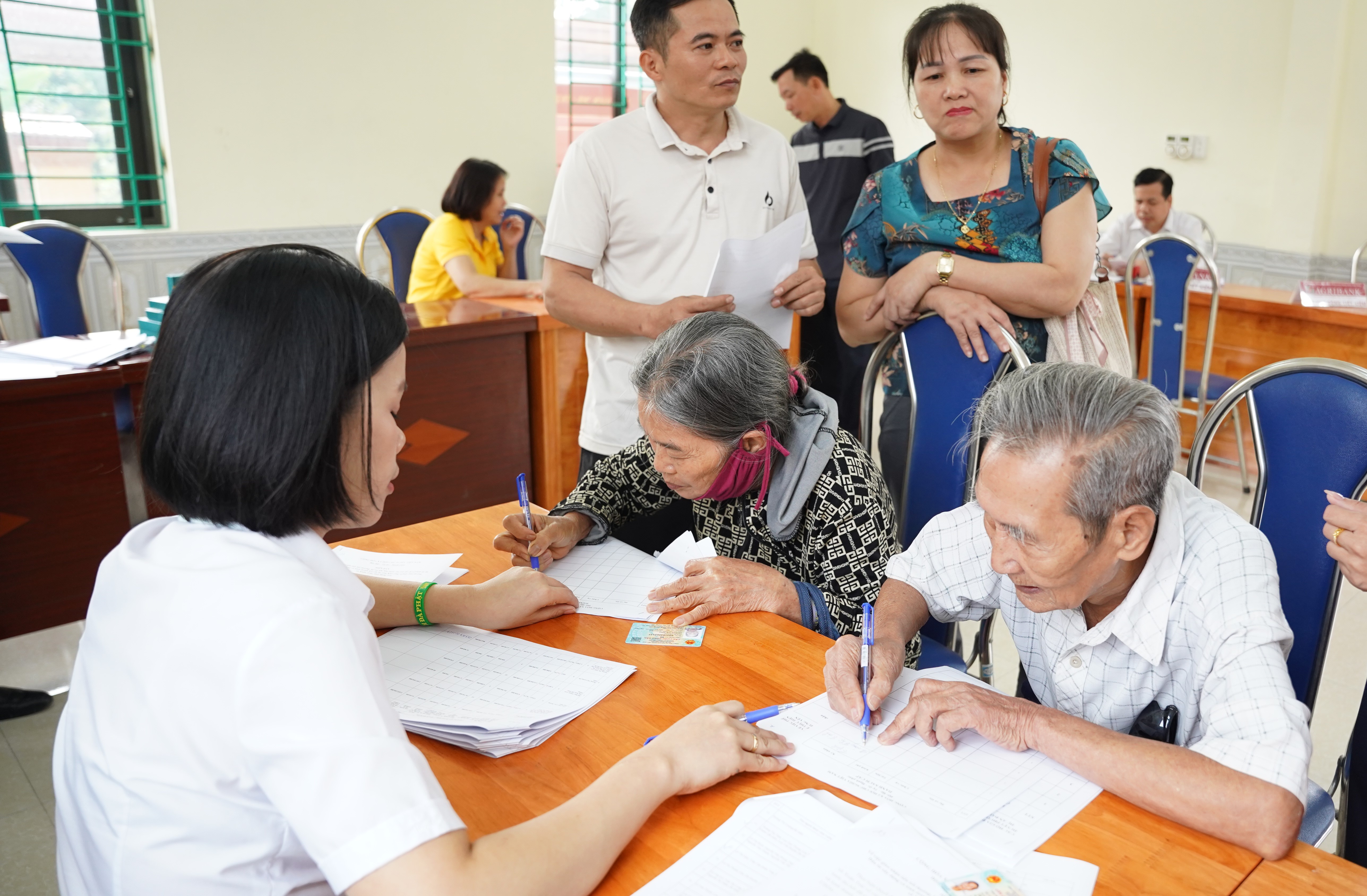 Chi trả tiền bồi thường, hỗ trợ giải phóng mặt bằng Dự án Khu công nghiệp Thổ Hoàng