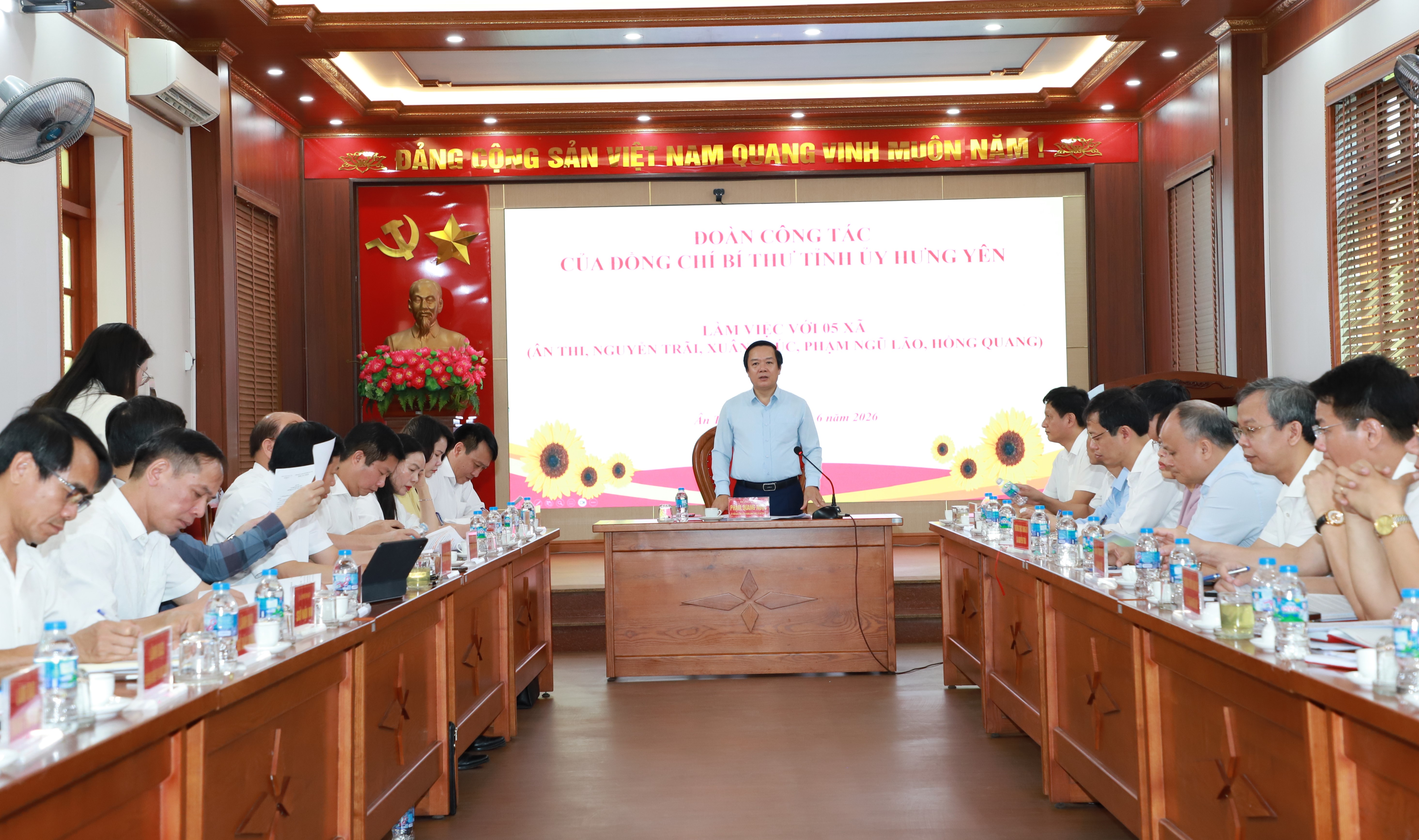 Đồng chí Bí thư Tỉnh ủy làm việc với 5 xã sau 1 năm vận hành chính quyền địa phương 2 cấp