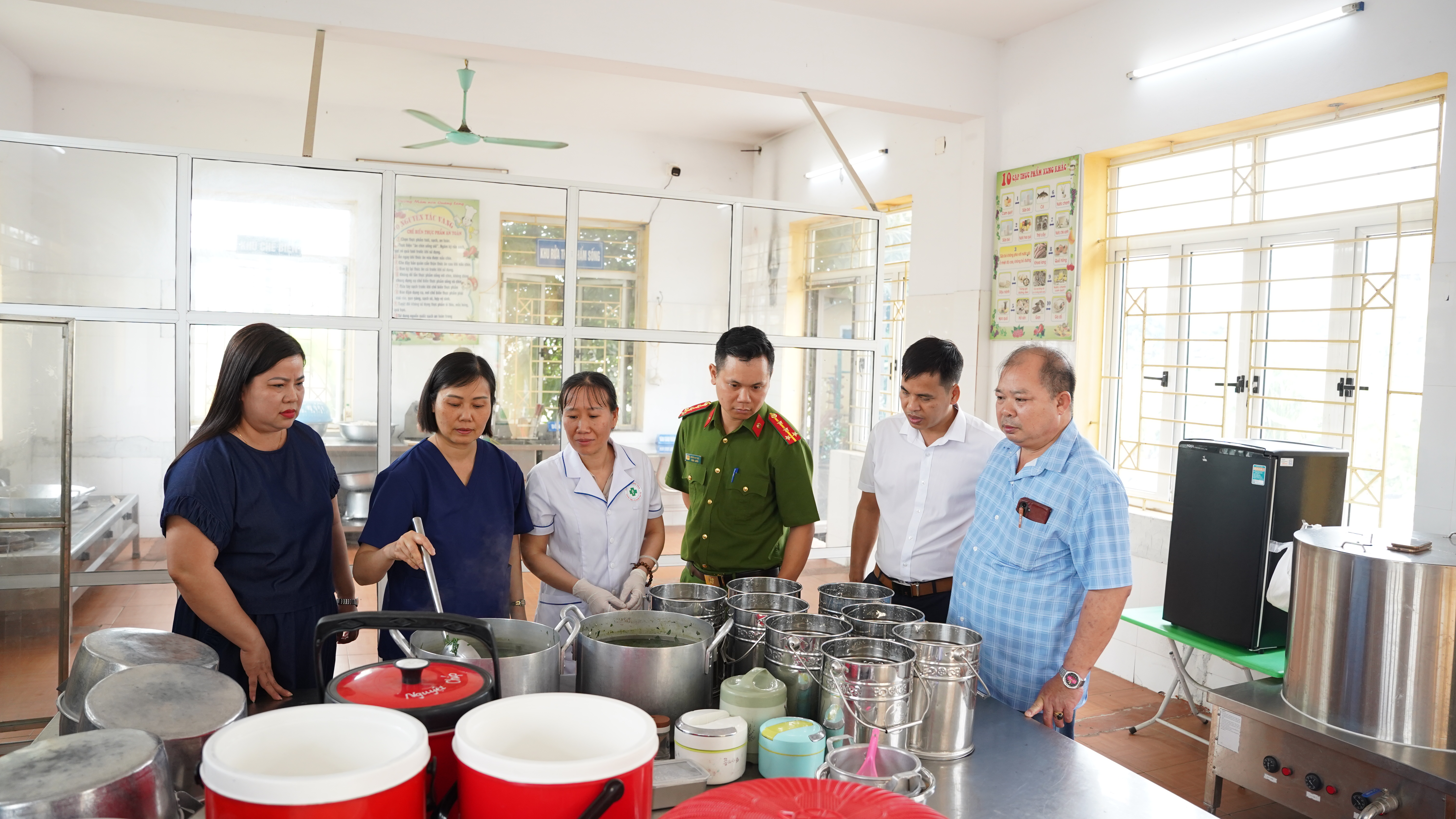 Xã Xuân Trúc tăng cường kiểm tra an toàn thực phẩm trong Tháng hành động năm 2026