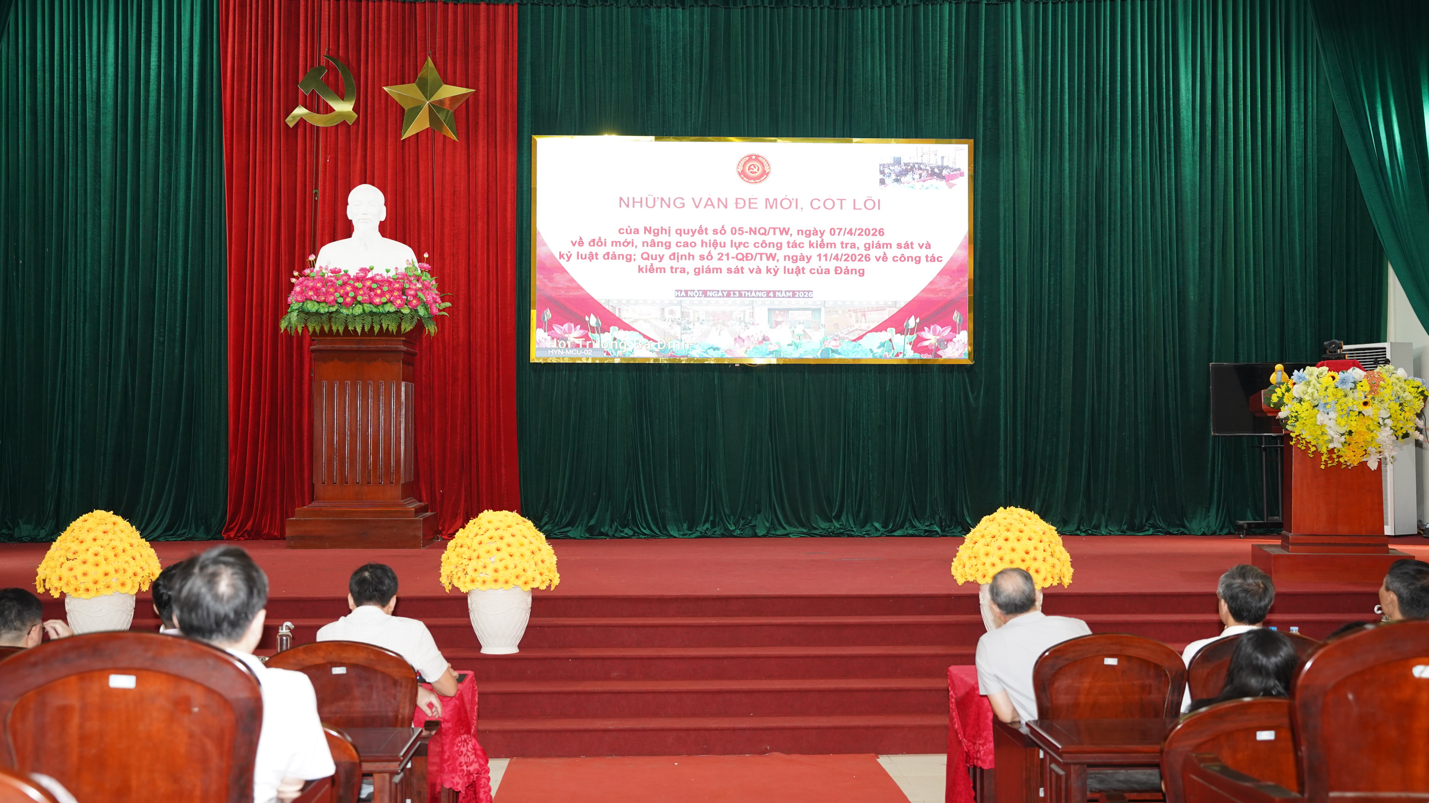 XÃ XUÂN TRÚC THAM DỰ HỘI NGHỊ TOÀN QUỐC NGHIÊN CỨU, HỌC TẬP, QUÁN TRIỆT VÀ TRIỂN KHAI THỰC HIỆN NGHỊ QUYẾT HỘI NGHỊ LẦN THỨ HAI BAN CHẤP HÀNH TRUNG ƯƠNG ĐẢNG KHÓA XIV