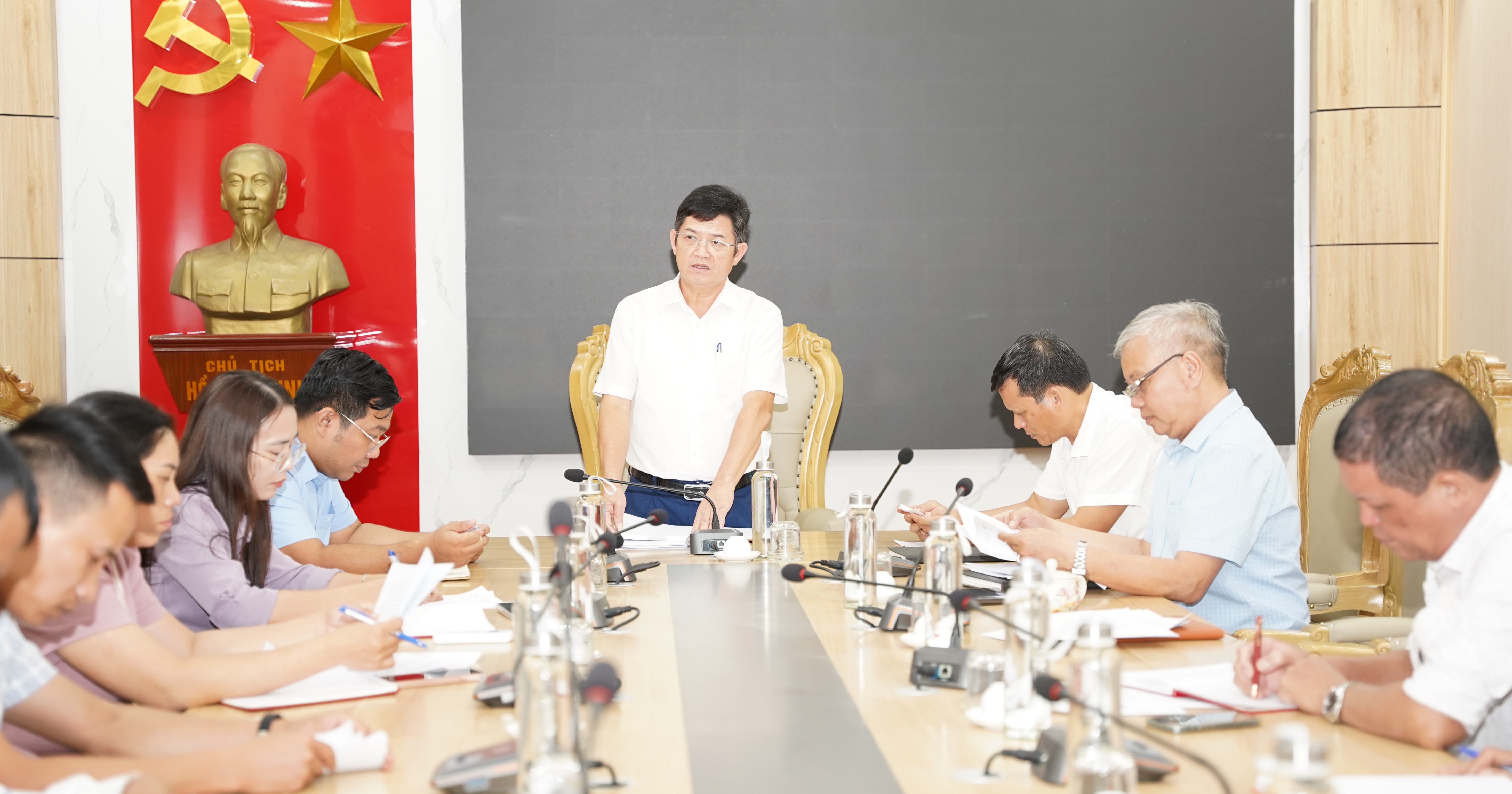 Xã Xuân Trúc giao ban về công tác quản lý đất đai và kế hoạch đặt tên đường, số nhà