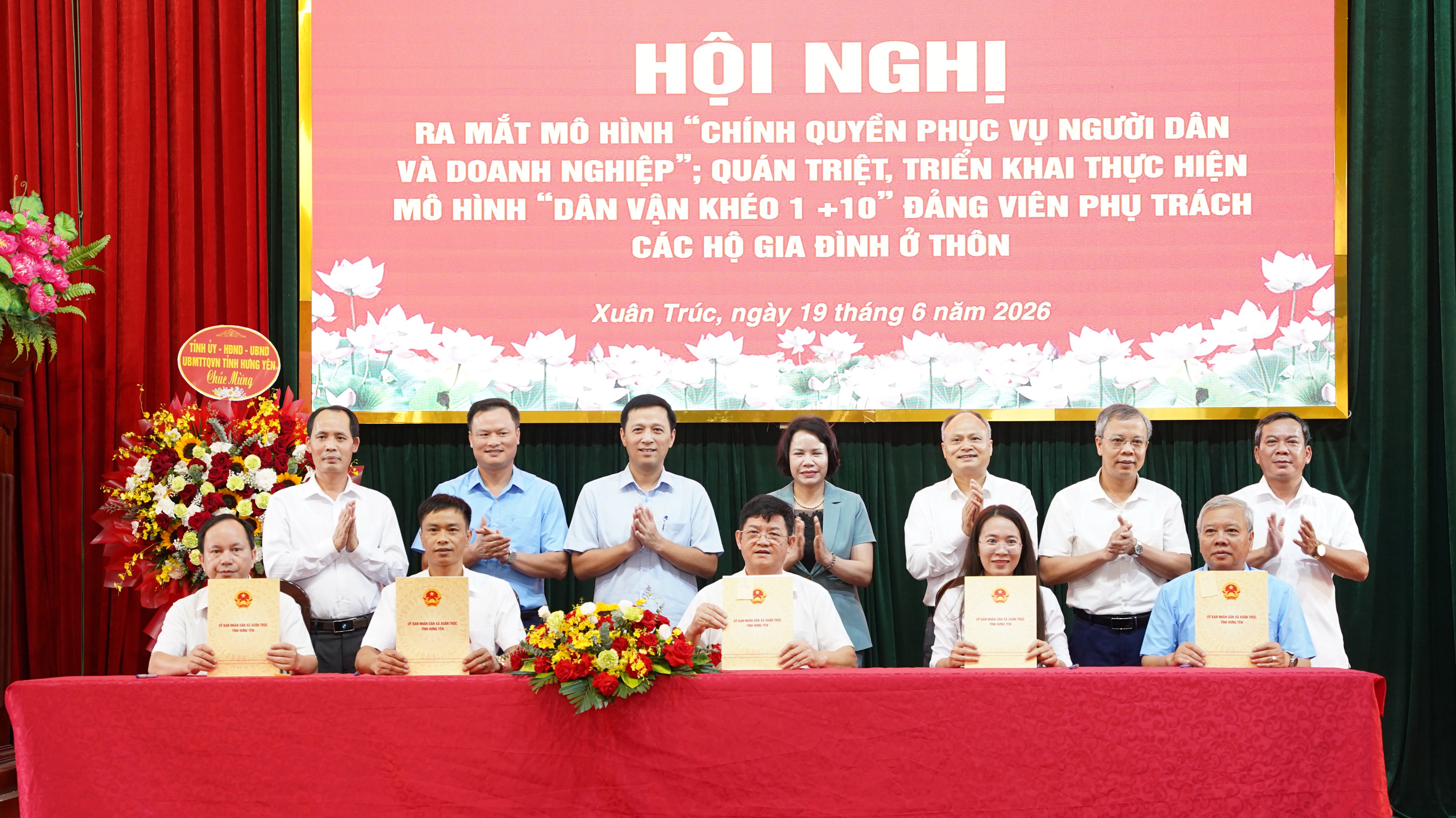 XÃ XUÂN TRÚC RA MẮT MÔ HÌNH “CHÍNH QUYỀN PHỤC VỤ NGƯỜI DÂN VÀ DOANH NGHIỆP”, TRIỂN KHAI MÔ HÌNH “DÂN VẬN KHÉO 1+10”