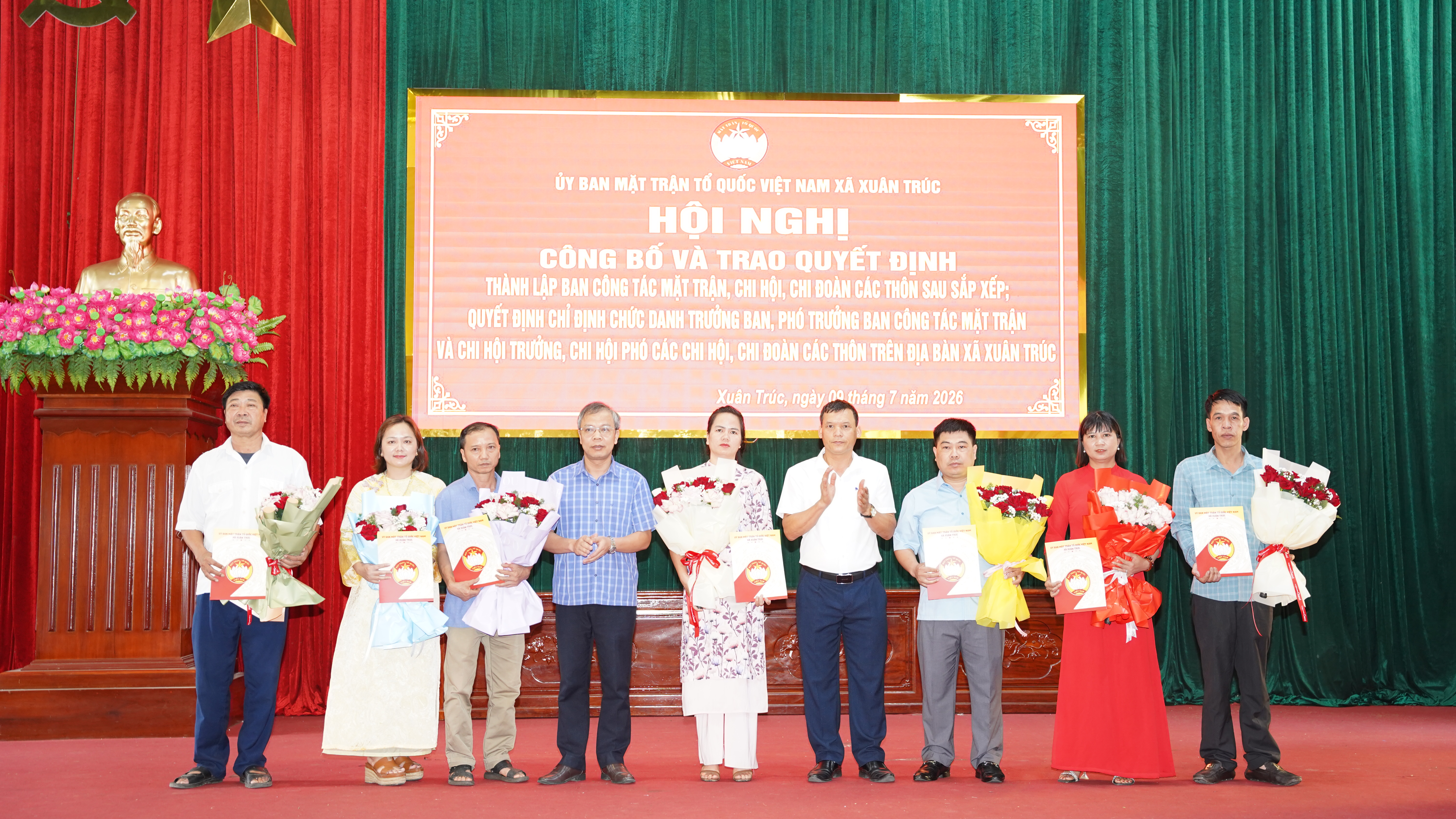 UBMTTQ Việt Nam xã Xuân Trúc công bố quyết định thành lập Ban Công tác Mặt trận và kiện toàn tổ chức ở khu dân cư sau sắp xếp đơn vị thôn