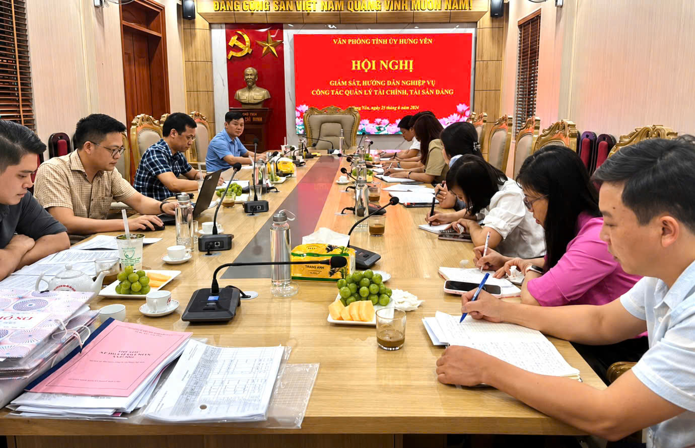 Văn phòng Tỉnh ủy giám sát, hướng dẫn nghiệp vụ quản lý tài chính, tài sản Đảng tại xã Xuân Trúc