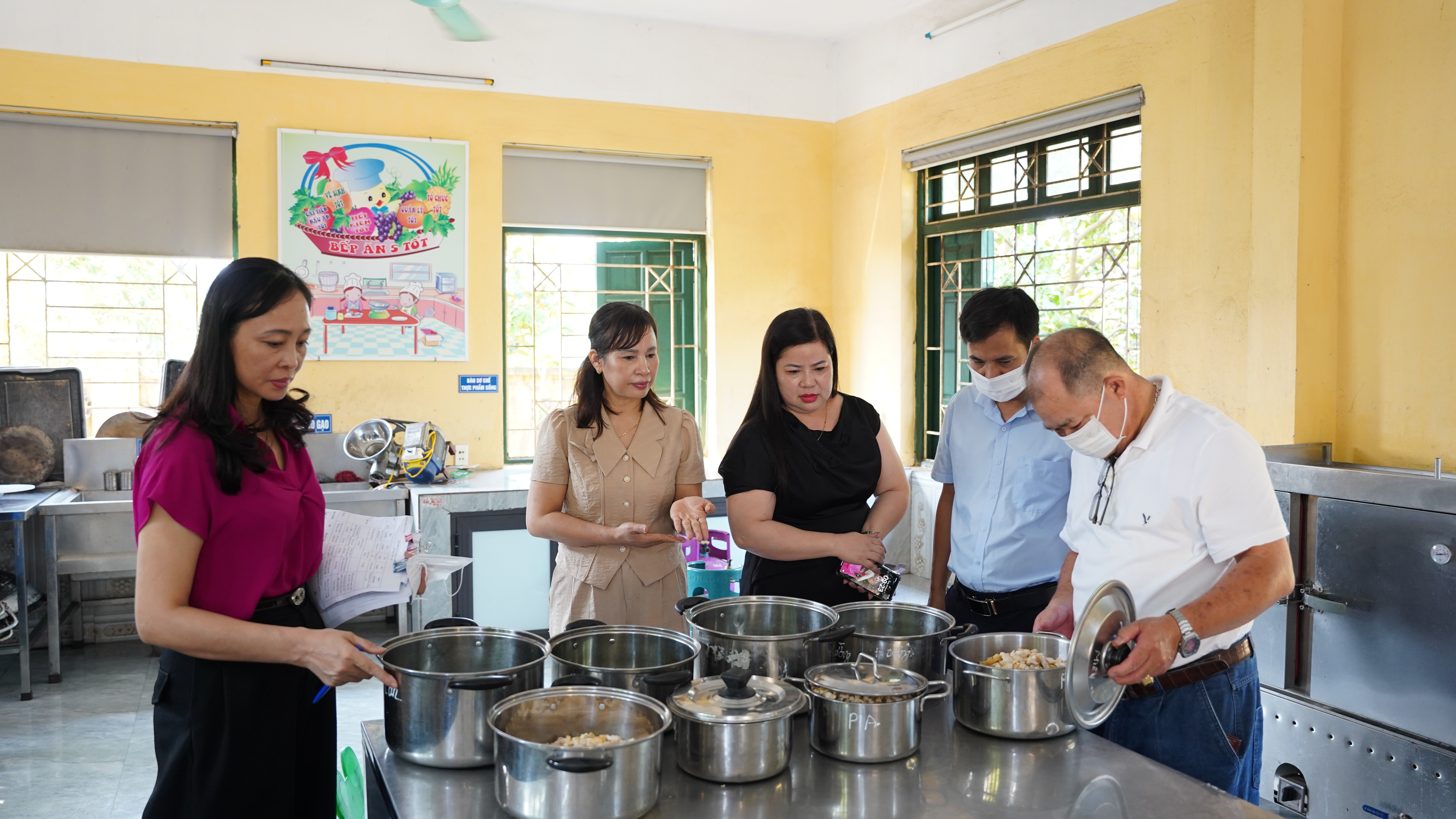 Xuân Trúc kiểm tra an toàn thực phẩm dịp Tết Trung thu năm 2026