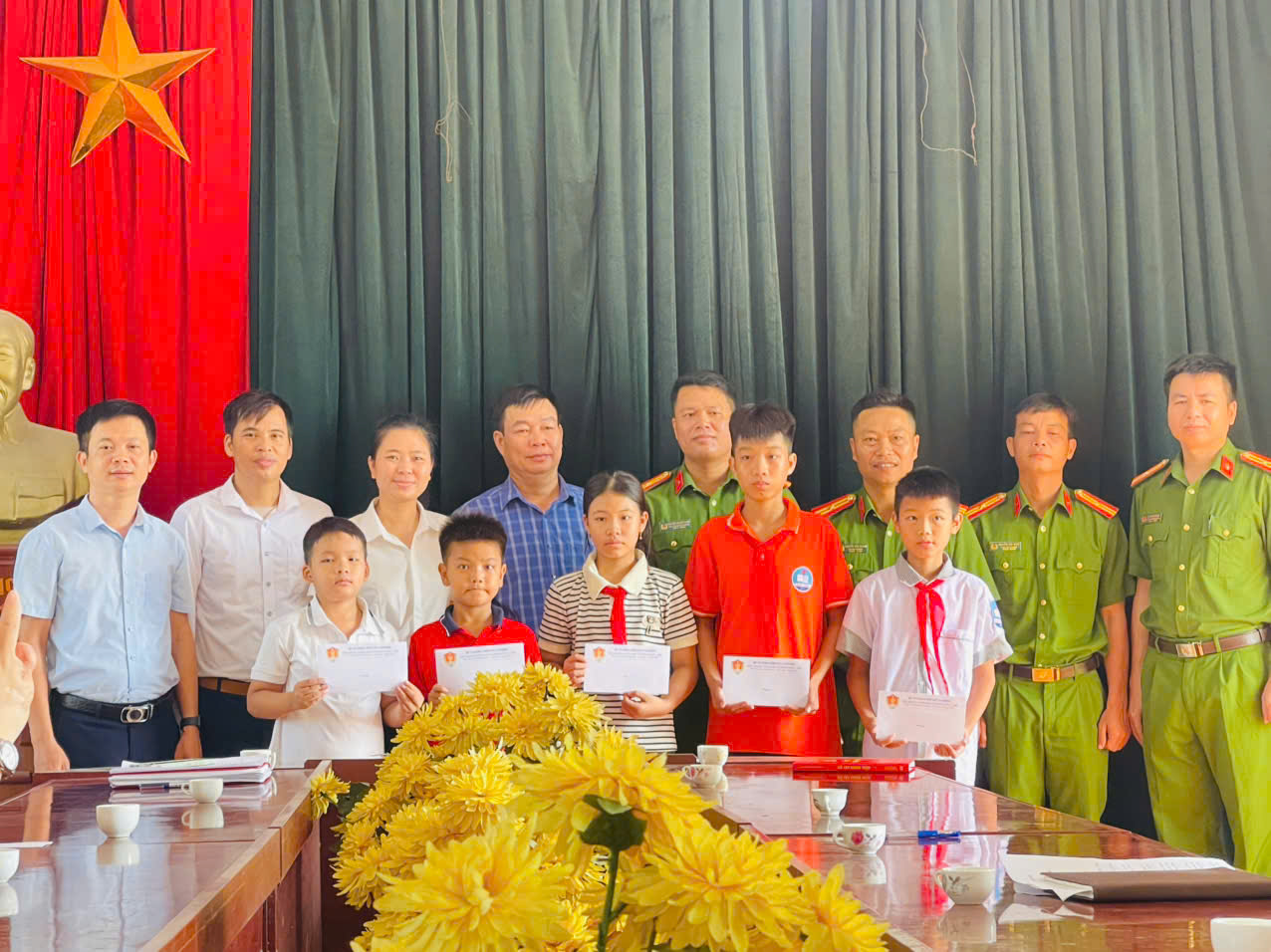 Trung đoàn Cảnh sát cơ động thủ đô tổ chức hành quân dã ngoại gắn với công tác dân vận tại xã Xuân Trúc