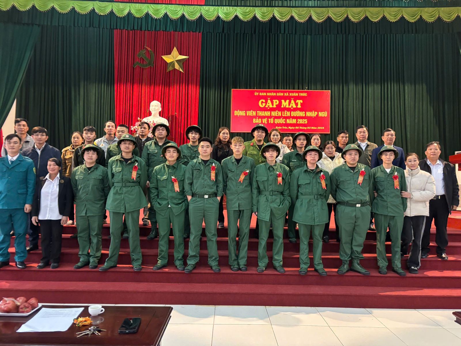 Xã Xuân Trúc gặp mặt, tặng quà, động viên thanh niên trước khi lên đường nhập ngũ năm 2025